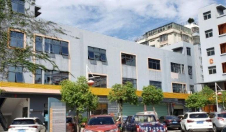 平湖上木古地铁口楼上1000平办公室精装修出租