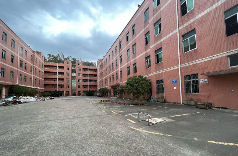 横岗大康原房东独院6800平实际面积出租，精装修空地大出租