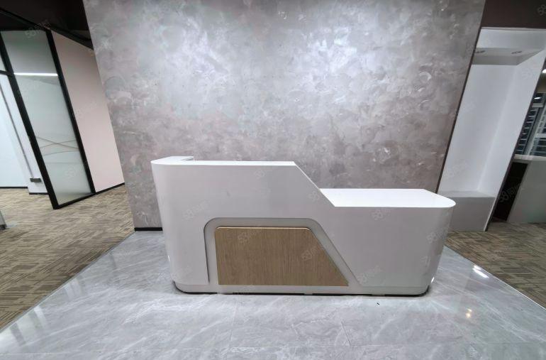 龙岗中心城精装修办公室682平