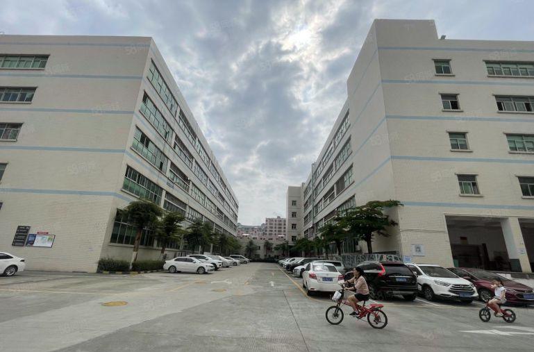 平湖华南城地铁口附近1200平方带装修厂房仓库办公室出租