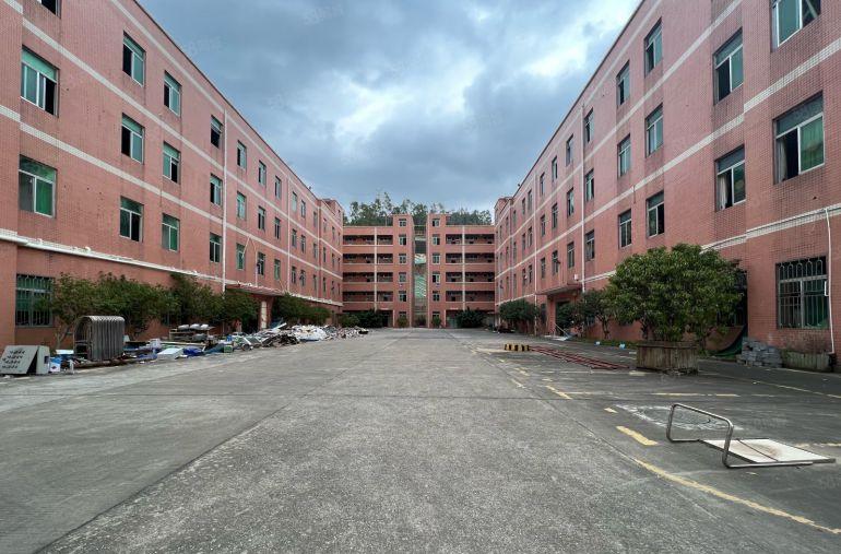 横岗大康原房东独院6800平实际面积出租，精装修空地大出租