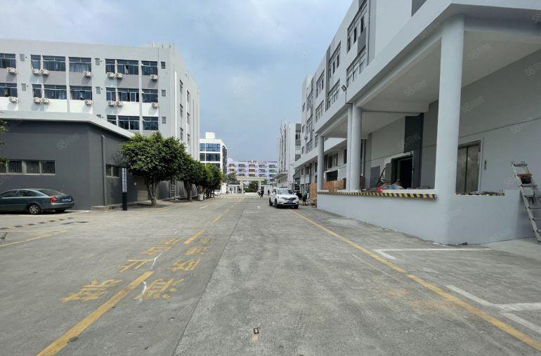 300平起租平湖辅城坳独栋5800平厂房出租仓库出租大小可分