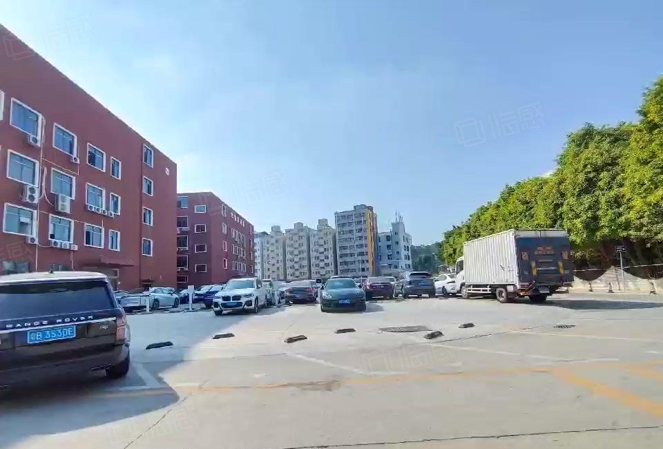 坂田贝尔站地铁站旁一楼1300平厂房出租