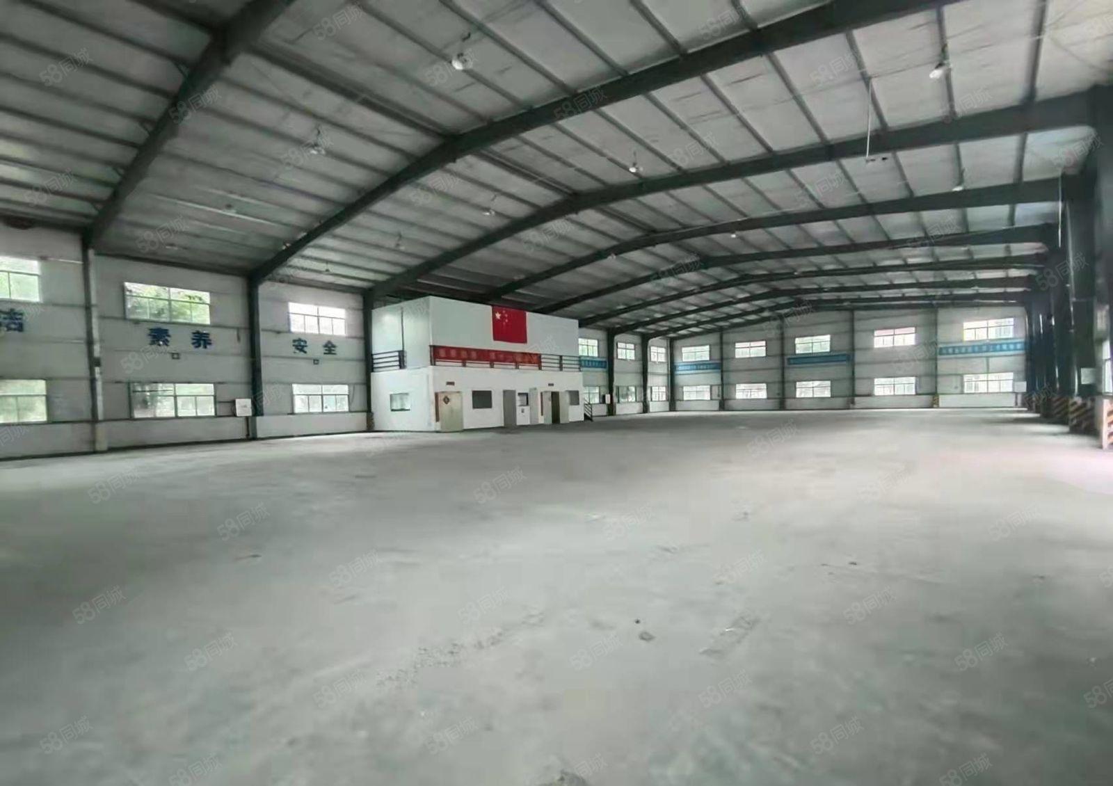 深圳龙岗坂田高速口附近2200平实际面积钢构厂房出租。