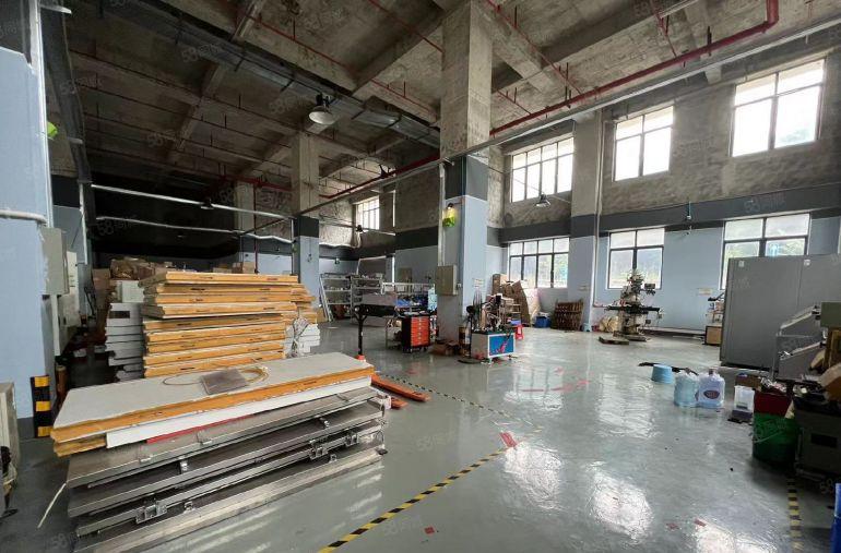 低价出租中心城南联工业区楼上厂房1500平方米有现成装修