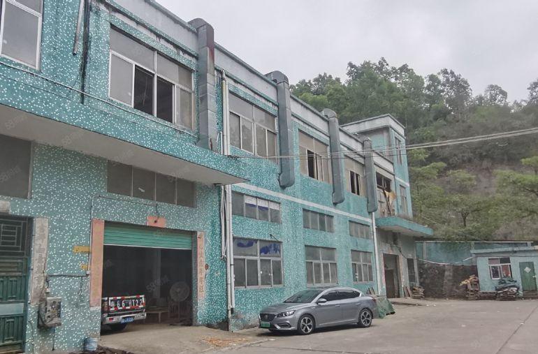 同乐工业园一楼层高5.2米可挂行实在面积800出租合同6年