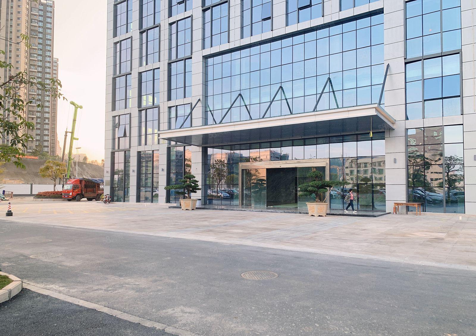 龙岗大运精装修电商办公300平厂房出租报价40元可分近地铁口