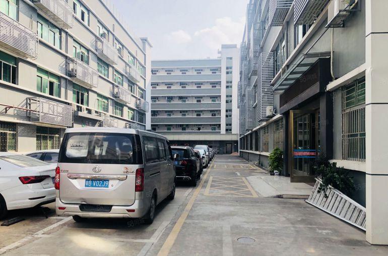 临近华南城地铁口无公摊红本低价楼上300平精装办公室厂房出租