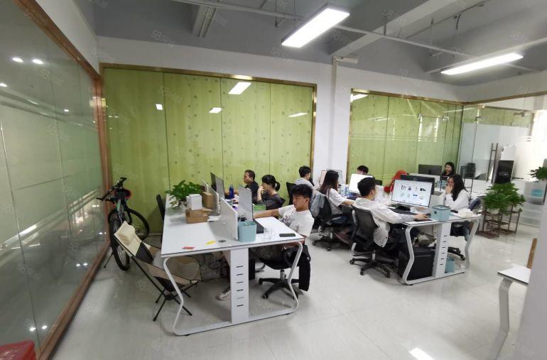 坂田十号地铁岗头站泽润精装办公室转租带露台方正实用采光