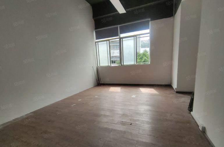 坂田近地铁口楼上精装修厂房出租1500平，适合电商，研发仓库