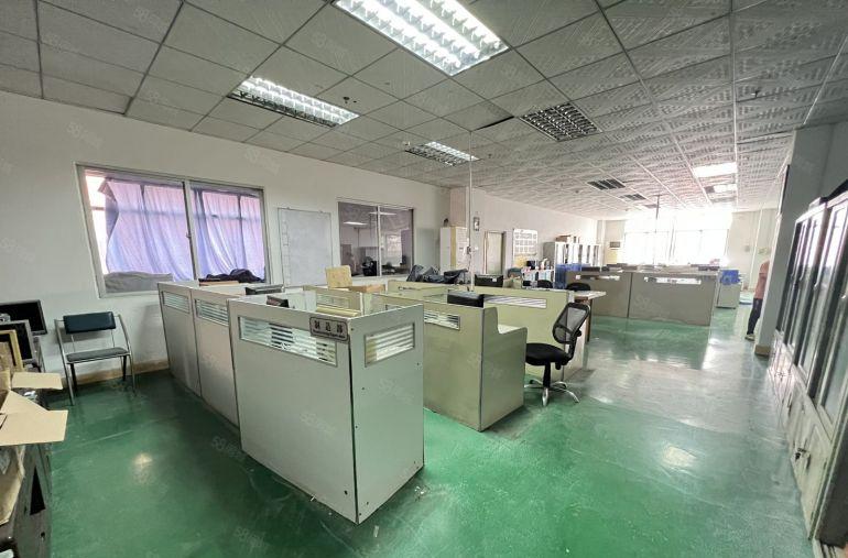 平湖华南城富民工业园楼上2200平方厂房仓库出租带装修地坪漆