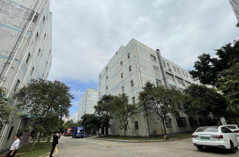 超长免租期 平湖禾花原房东工业园楼上1500平厂房出租可分租