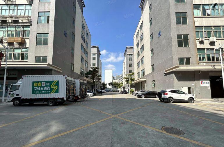 龙岗原房东产业园新出楼上1000平带装修办公室厂房出租