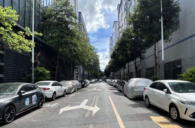 坂田上雪科技园新出楼上整层2000平带装修厂房出租 可分租