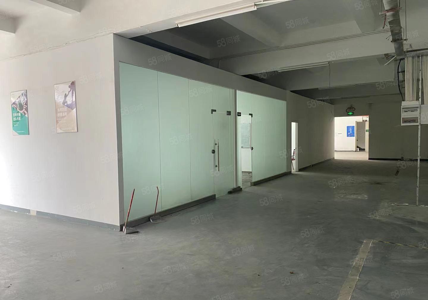 龙岗平湖新出950平精装修厂房，可分租，价格实惠带红本。