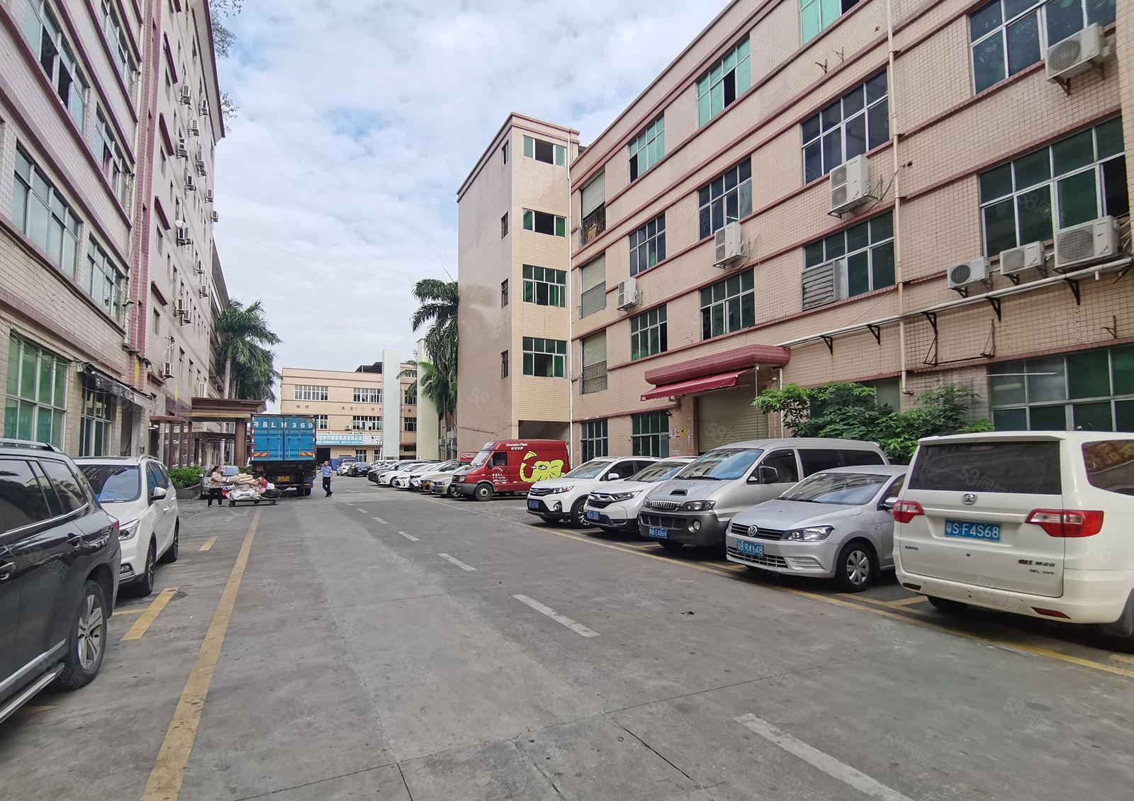 平湖高速口辅城坳原房东1楼3楼各1200平厂房仓库出租可环评