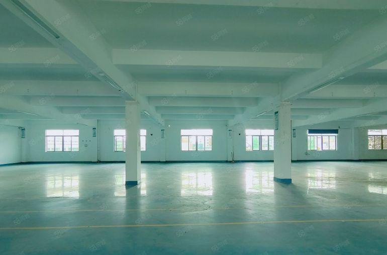 超大空地可分租平湖工业园新出楼上2千平厂房仓库出租22元起租