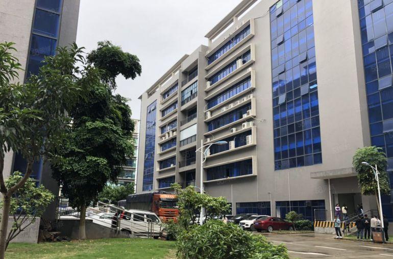 同乐工业区新空出楼上1000平方带精装修办公室前台厂房出租