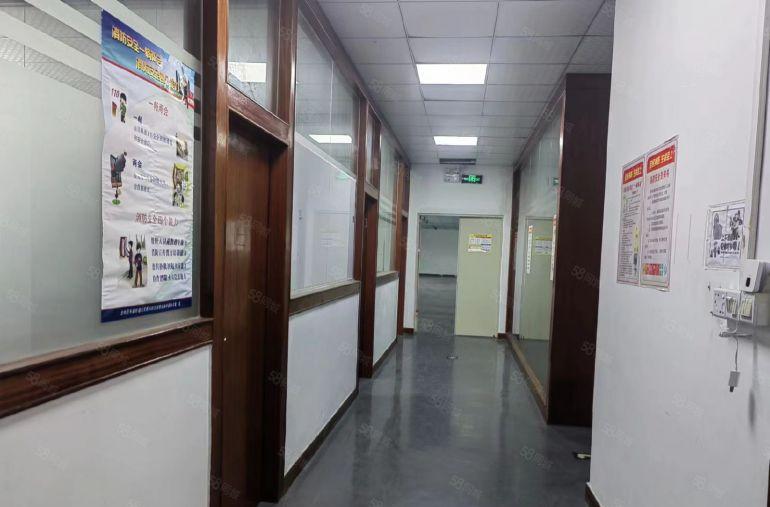 平湖华南城附近新出楼上1400平，带办公室装修