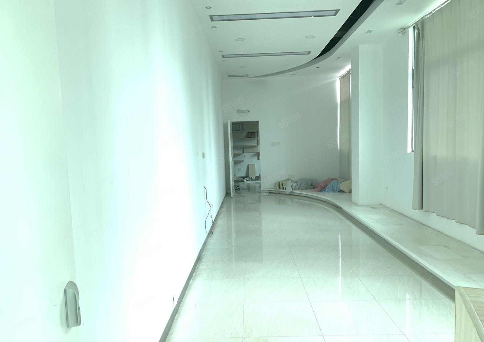 横岗地铁站附近新出3楼精装修2000平厂房出租报价25元可分