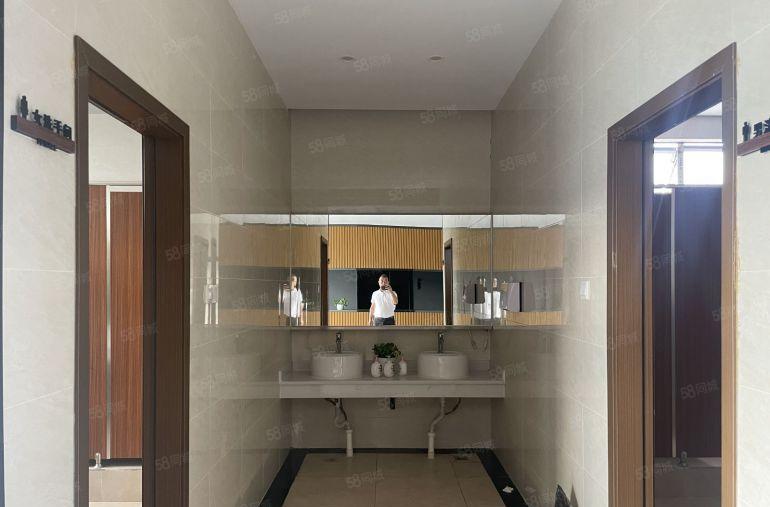 2000平米地铁口楼上带精装修办公室厂房出租水电齐全