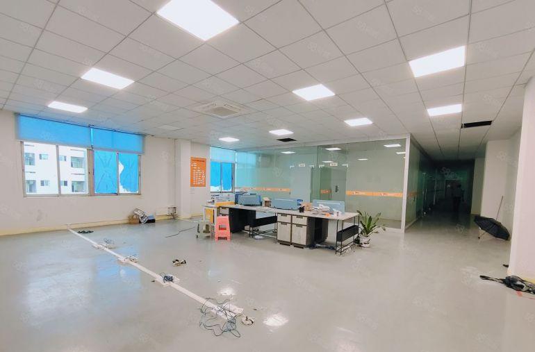 原房东直租平湖工业园1200平带精装修厂房出租可分租车位充足