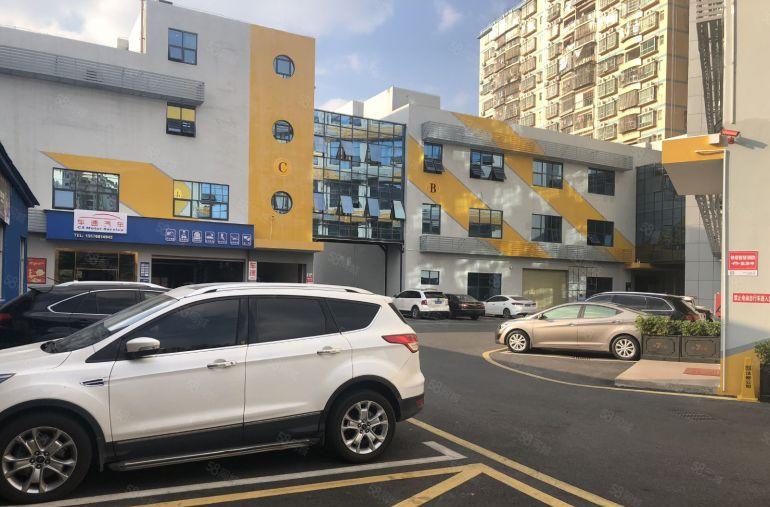 横岗塘坑地铁站附近新空出3楼500平带装修办公仓库厂房出租