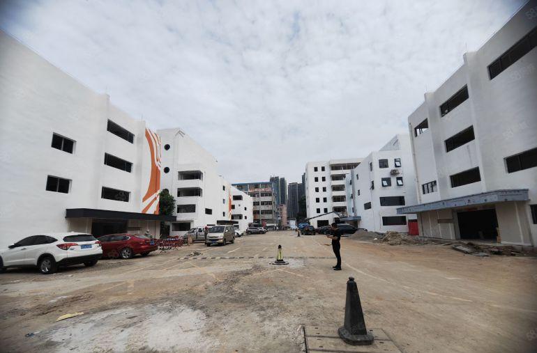 深圳龙岗区平湖华南城禾花地铁口工业区内私家菜馆会所餐饮店出租