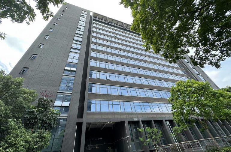 龙岗软件小镇精装厂房有红本整栋5000平可分租申请补贴