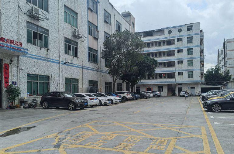 平湖独院新出一二楼3200平方厂房仓库出租可分交通好可办环评