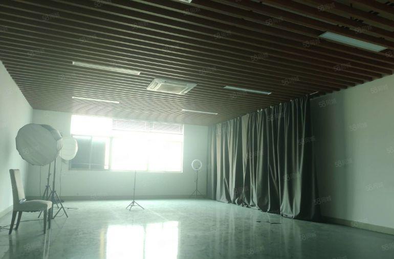 特价出租 坂田原房东红本厂房1900平出租，可分租带现成水电