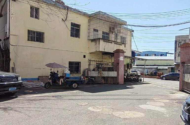 200平起分租龙岗爱联地铁站附近独院一楼1000平高4.8米