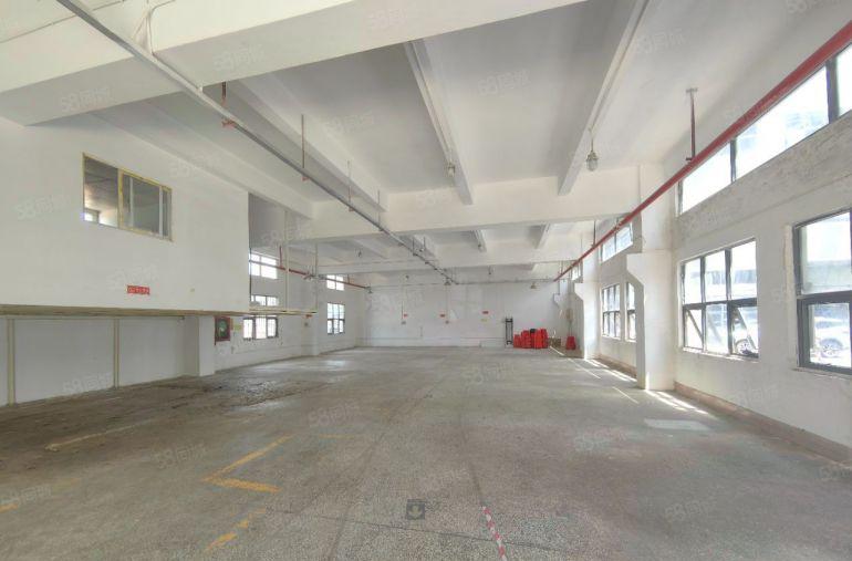 龙岗地铁口 一楼独院596平5米层高    超大空地