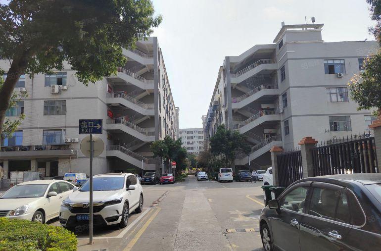 龙岗宝龙原房东2000平厂房仓库特价20元起出租，大小可分租