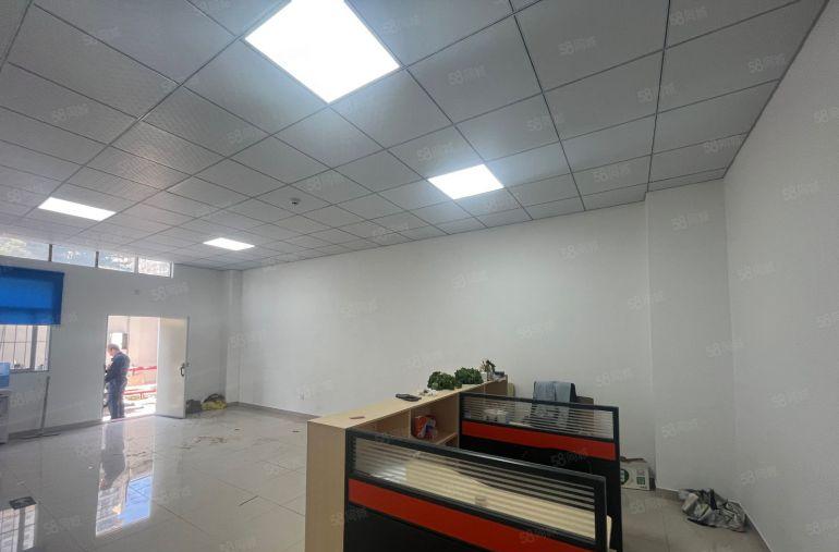 横岗六约地铁口一楼招租800平方主干道路边上