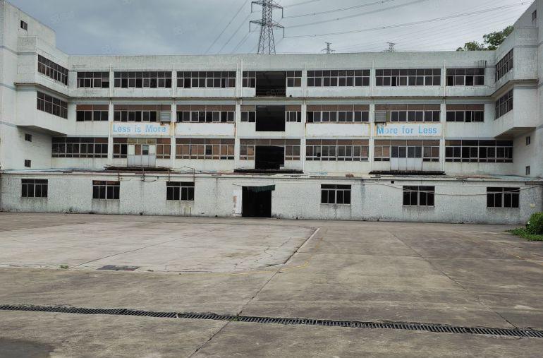 横岗地铁口500米独院厂房53000平可分租，空地大，价格低