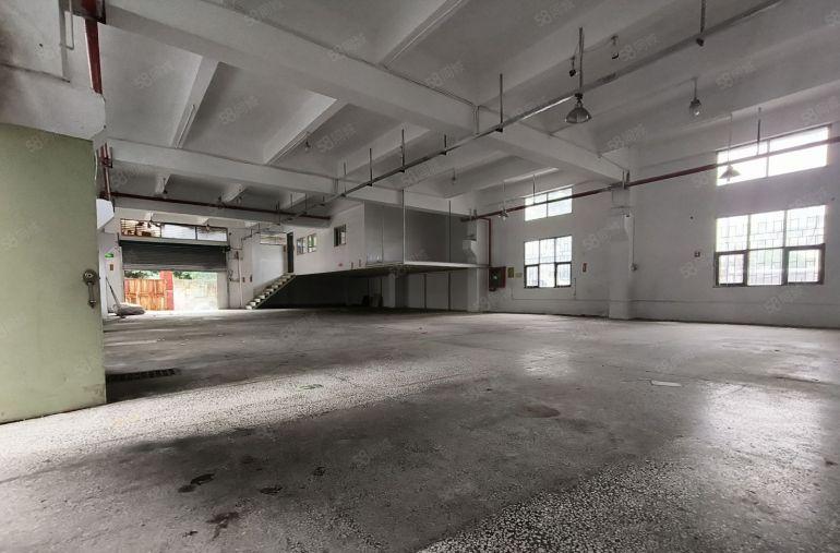 龙岗一楼独院厂房648平方送门口停车场地