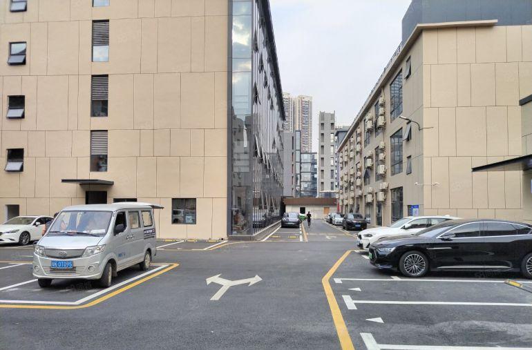 横岗塘坑地铁口电商园楼上500平带3间办公室厂房出租 可分租