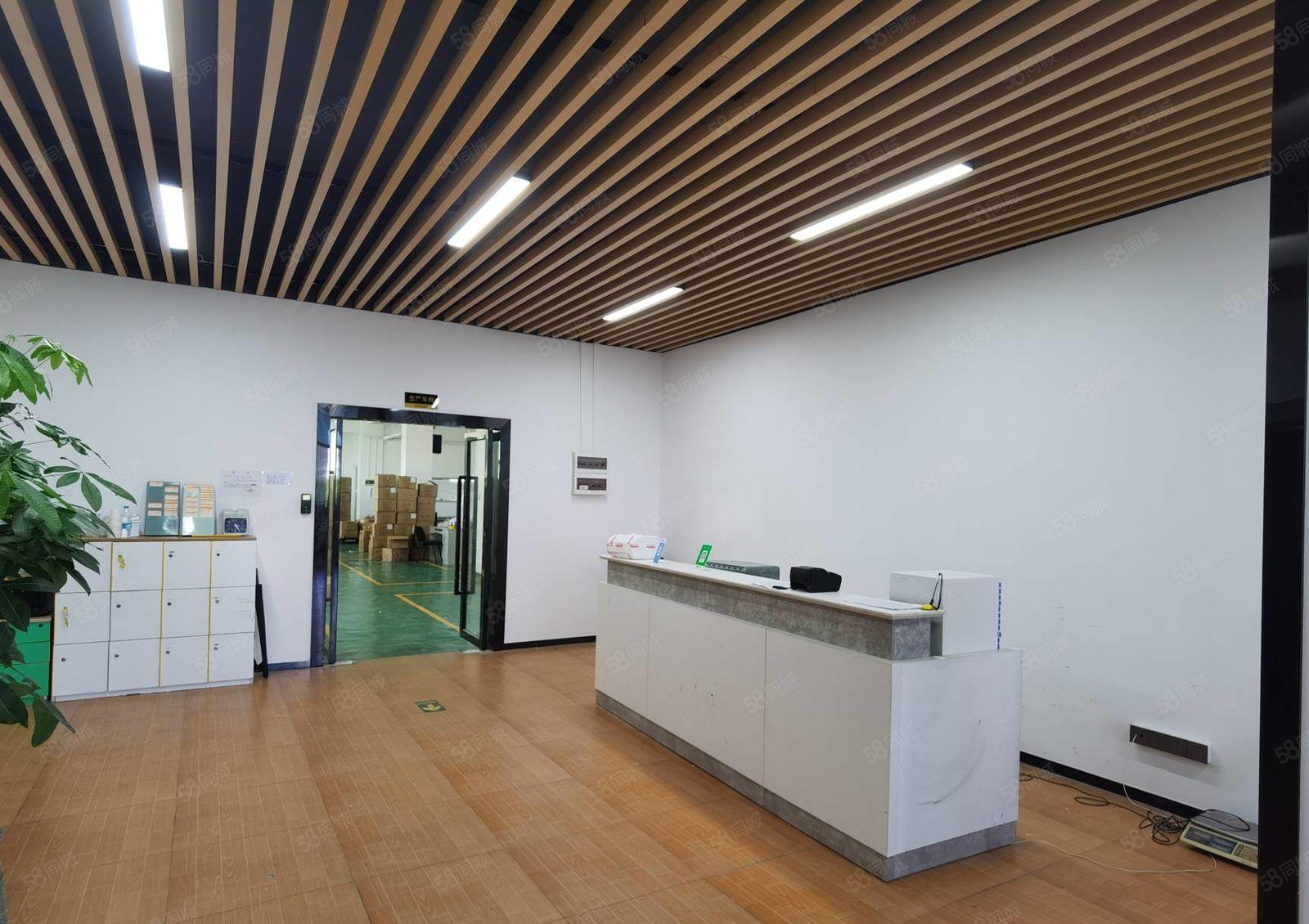 宝龙工业区新空出2楼1000平方带精装修前台和办公室厂房出租