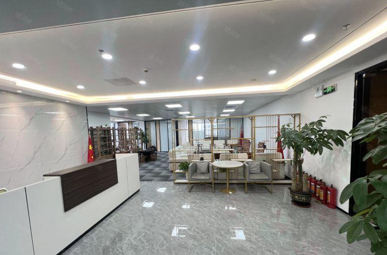 横岗六约地铁口260平精美装修办公室  3个房间格局