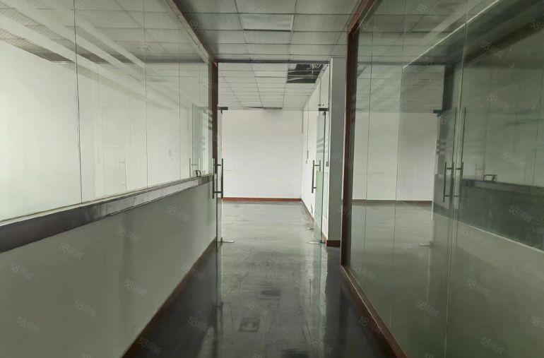 平湖华南城附近新出楼上1400平，带办公室装修