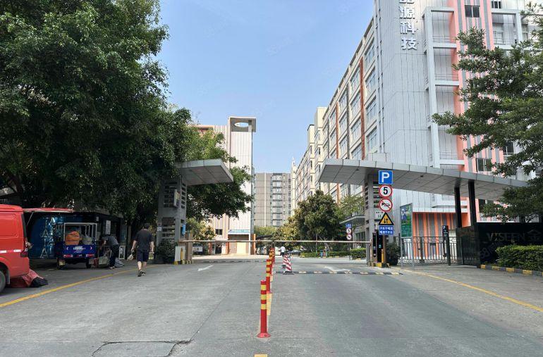 龙岗中心城高薪产业园开发商直租楼上1500平精装修厂房出租