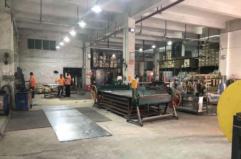 横岗荷坳地铁站附近一楼400平原房东厂房出租院子大