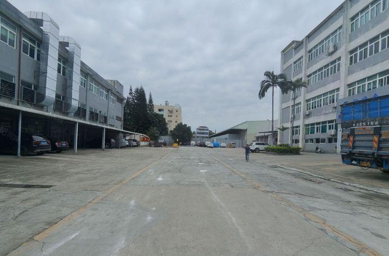 龙岗平湖工业园980平一楼厂房仓库出租带牛角可进大车空地大