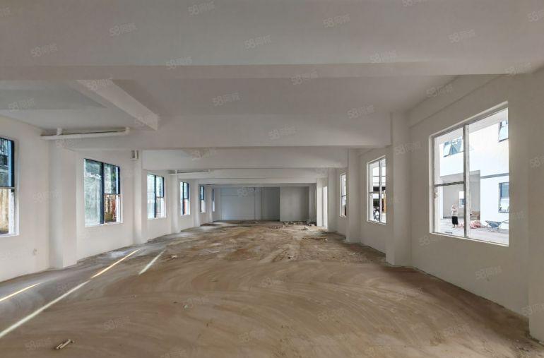 坂田电商园 一楼，楼上120平起租，定制精装修，停车免费，