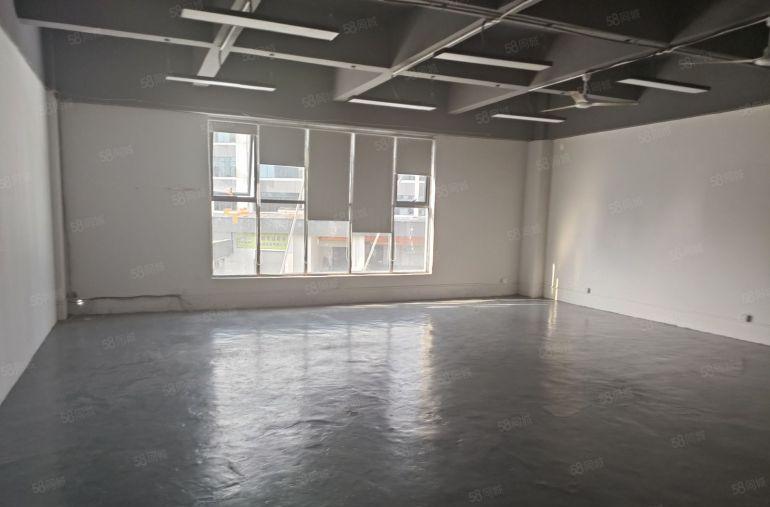 龙岗宝龙工业区3楼560平方带豪华办公室装修厂房仓库出租