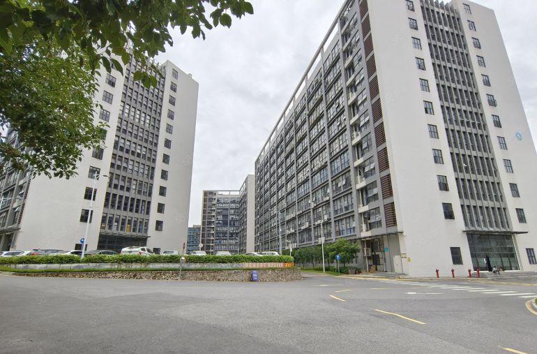 龙岗宝龙科技园原房东楼上1200平精装修办公仓库厂房低价出租