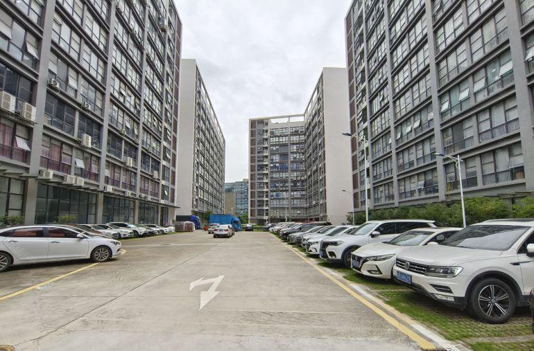 龙岗宝龙科技园原房东楼上1200平精装修办公仓库厂房低价出租