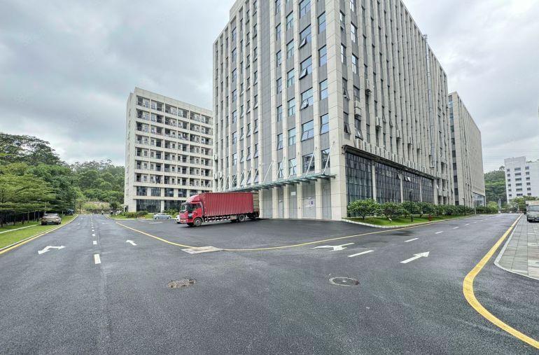 龙岗区坪地低碳城大型工业园区招租，500平起租，租金便宜