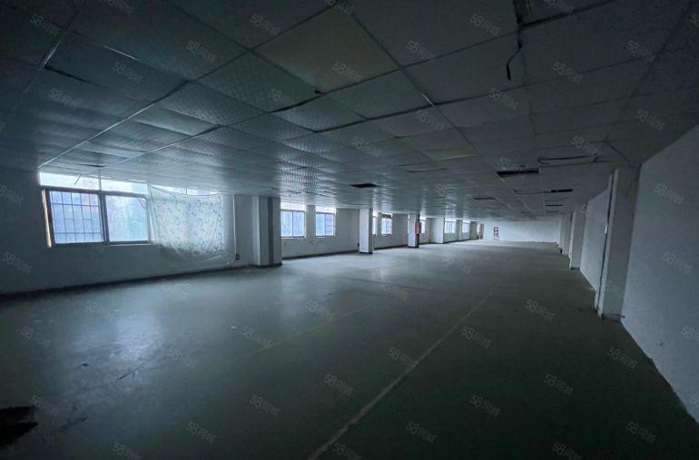 坂田五和地铁口原房东红本厂房700平方出租，拎包进驻！